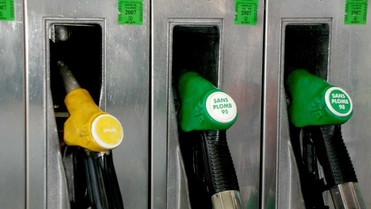 Trump to meet with oil industry leaders as gas prices continue to rise