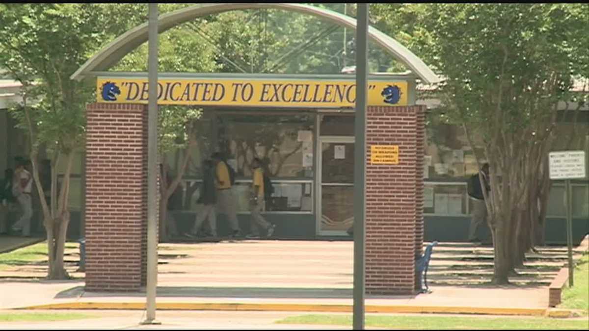 Natchez High School Put On Lockdown After Group Text Escalates 