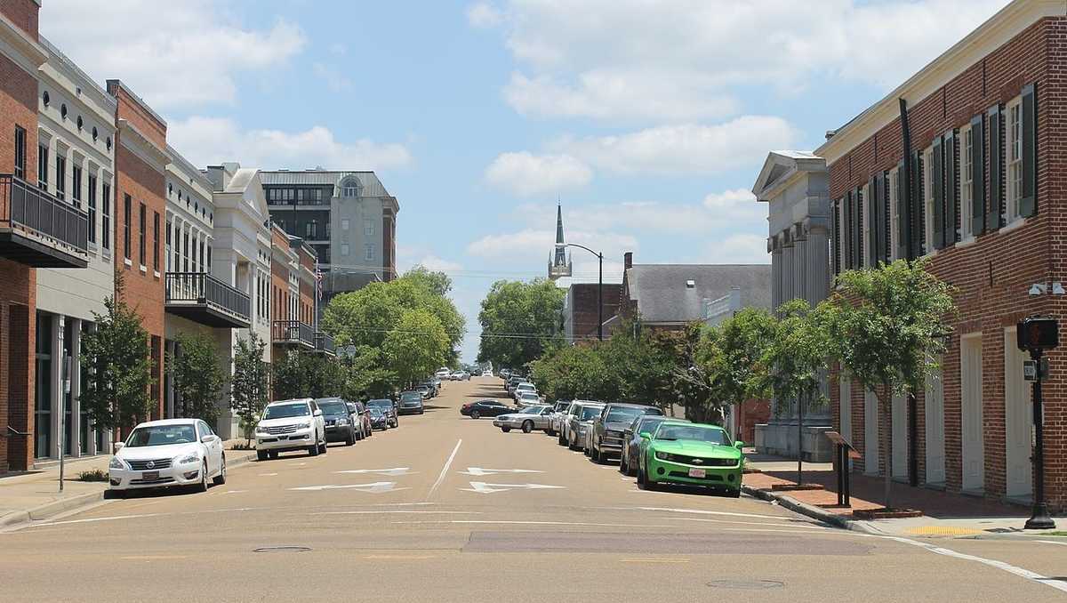 City of Natchez to pay six thousand dollars to live in their city