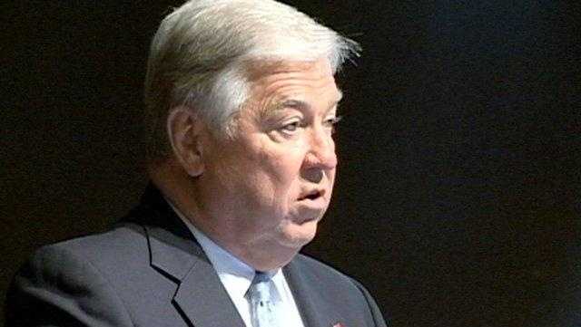 Former governor Haley Barbour hospitalized after wreck