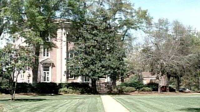 Mississippi College suspends employees for 'inappropriate statements'
