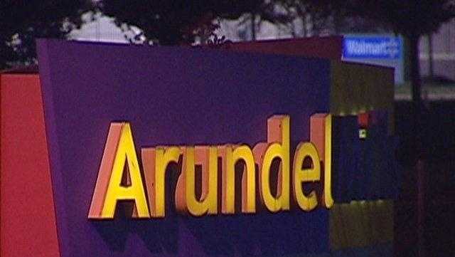 Police: Woman in car robbed in Arundel Mills Mall parking lot