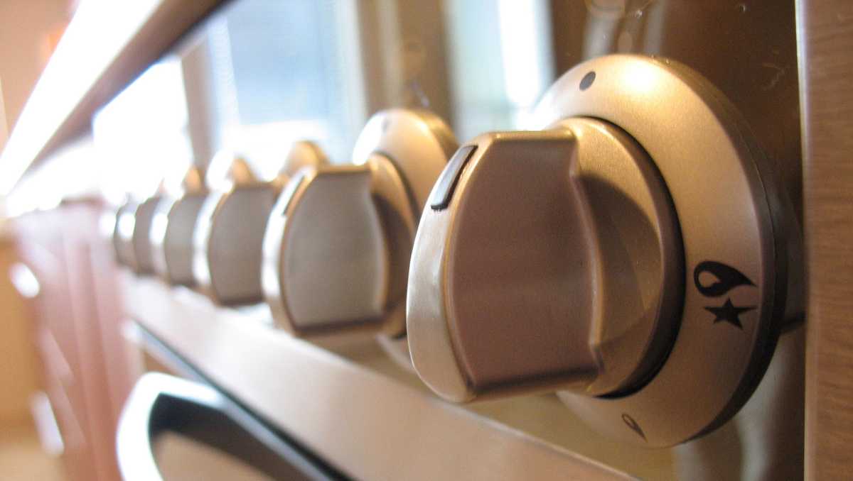 Consumer Reports investigation warns of exploding oven doors
