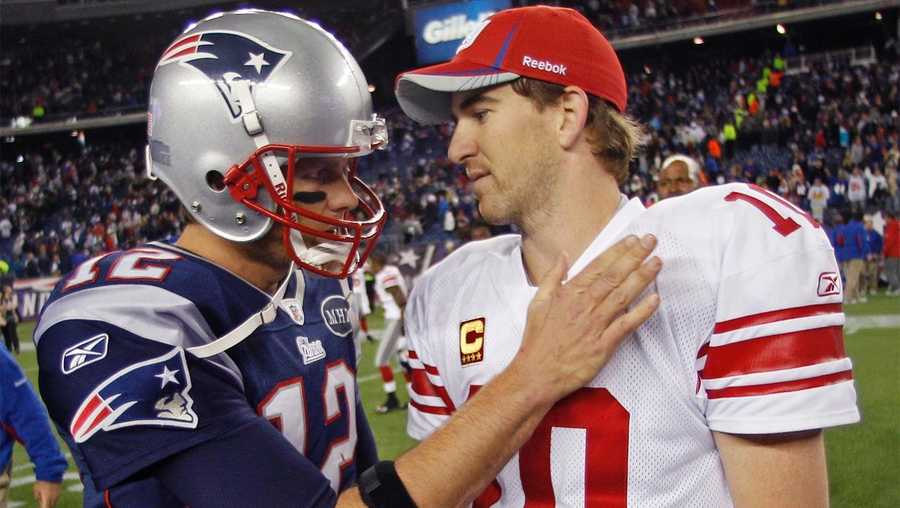 New York Giants' Eli Manning is congratulated by Tom Brady after the Giants' 24-20 win.