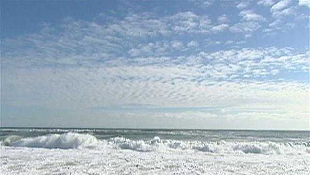 Wave throws two boaters into water off the North Shore