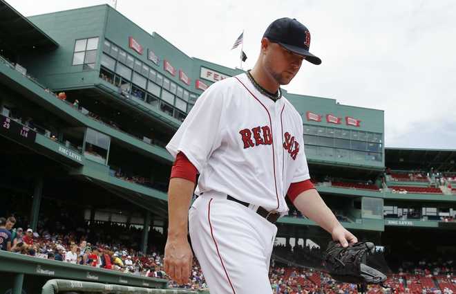 Former Red Sox Jon Lester to have surgery to remove thyroid gland