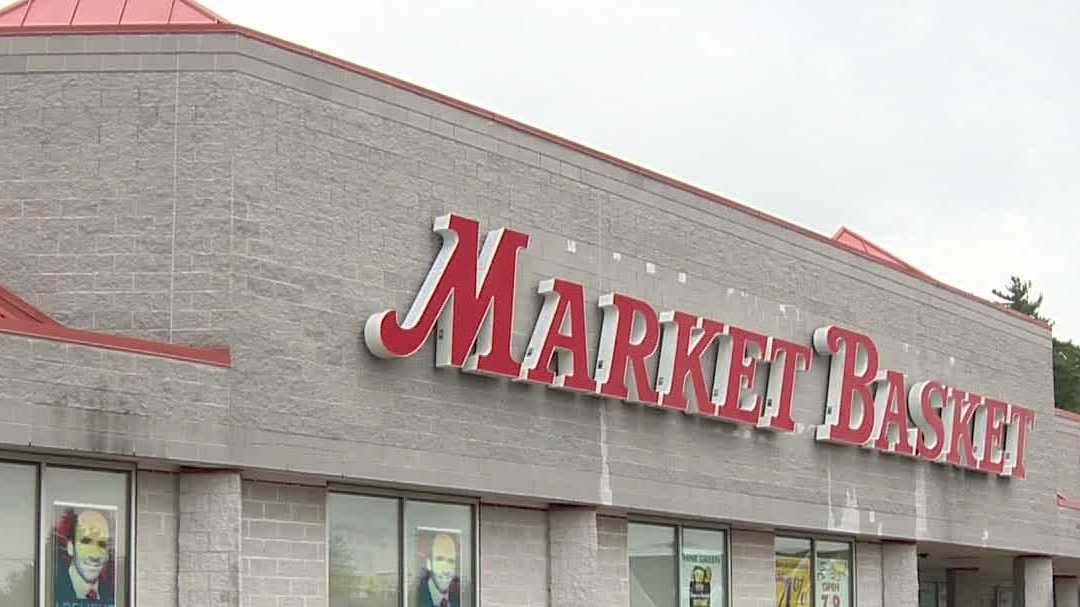 market-basket-managers-cling-to-car-as-shoplifting-suspect-flees