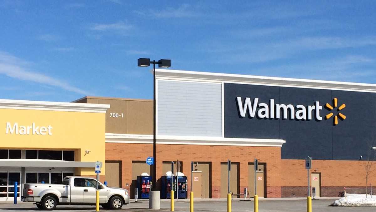 Walmart stores reduce Christmas Eve hours