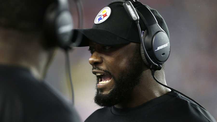 Pittsburgh Steelers head coach Mike Tomlin speaks to his team on the sideline in the second half of an NFL football game against the New England Patriots, Thursday, Sept. 10, 2015, in Foxborough, Mass.