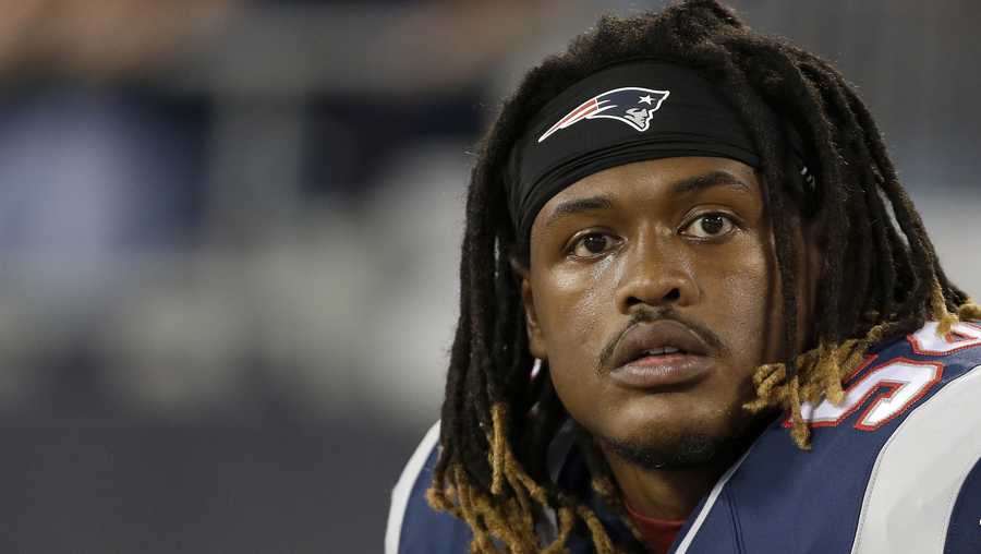 The New York Jets gave Dont'a Hightower birthday cupcakes during