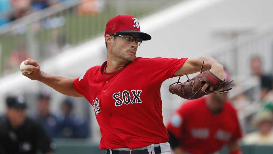 Suspended Joe Kelly enjoys fan's eye view of Fenway Park 