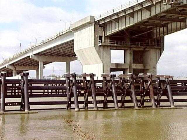 Harvey Canal's Lapalco Bridge in New Orleans struck by vessel - WDSU