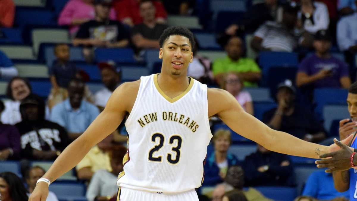 Anthony Davis gives explanation for message on shirt worn for
