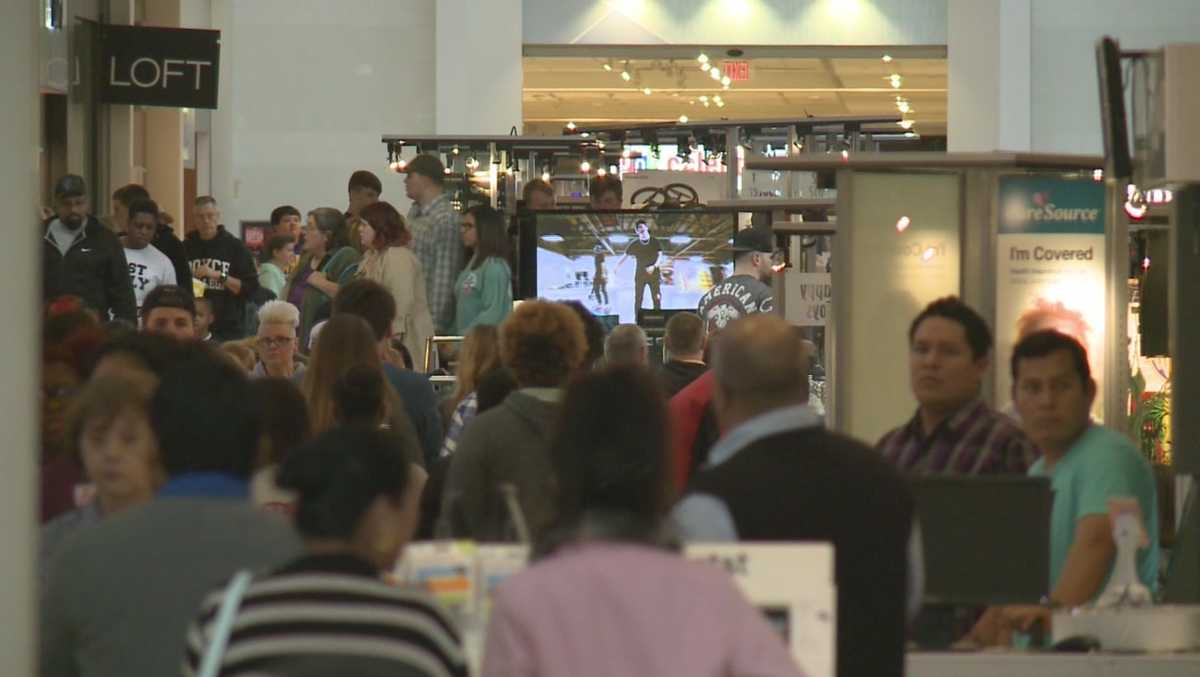 Louisville stores open for lastminute Christmas shopping