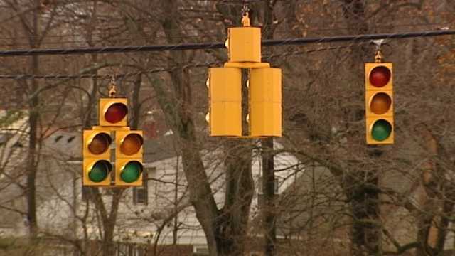 Crash with injuries reported on High Street in Hamilton