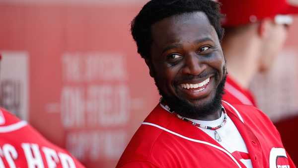 Braves land second baseman Brandon Phillips from Reds for two