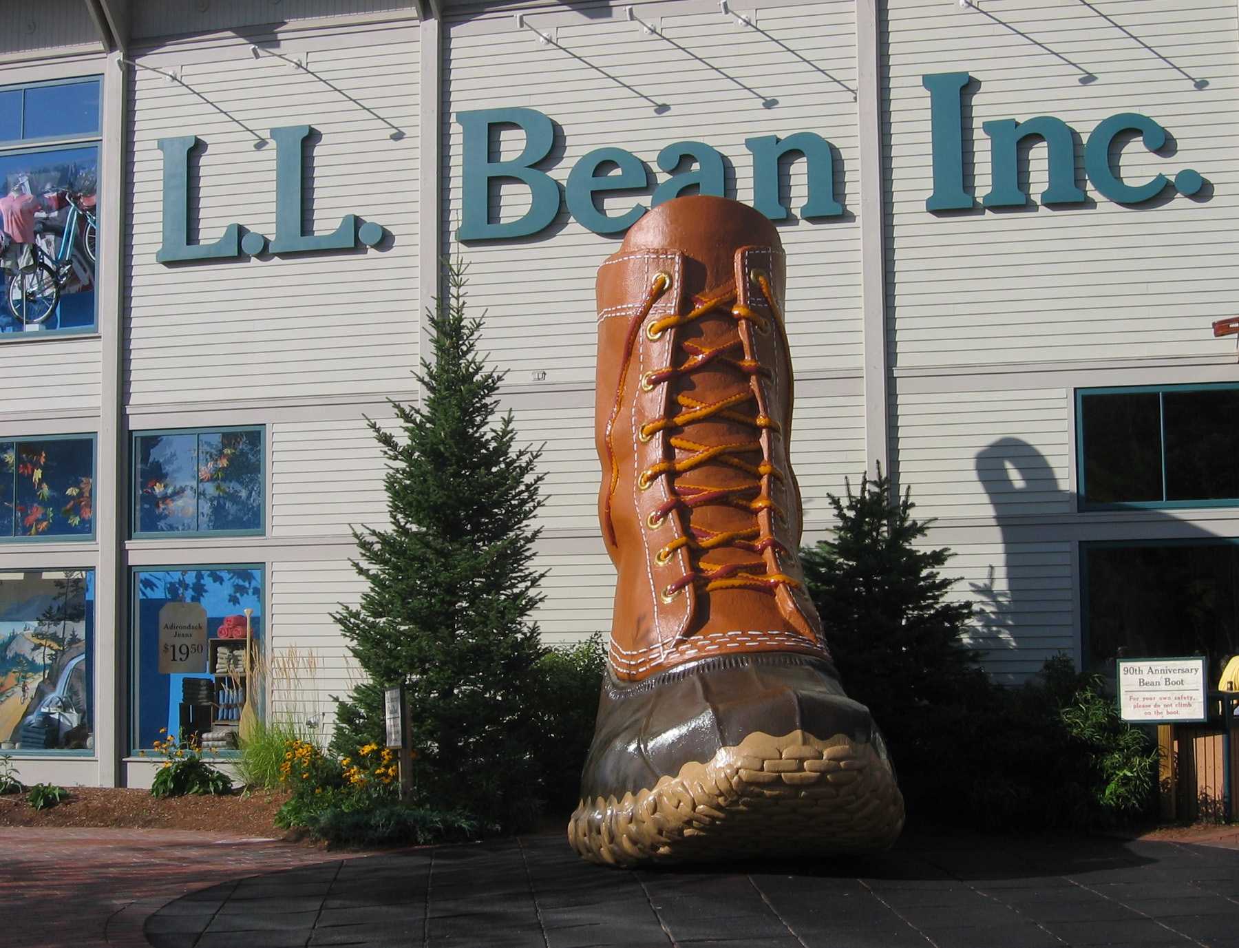 ll bean outlet store closing