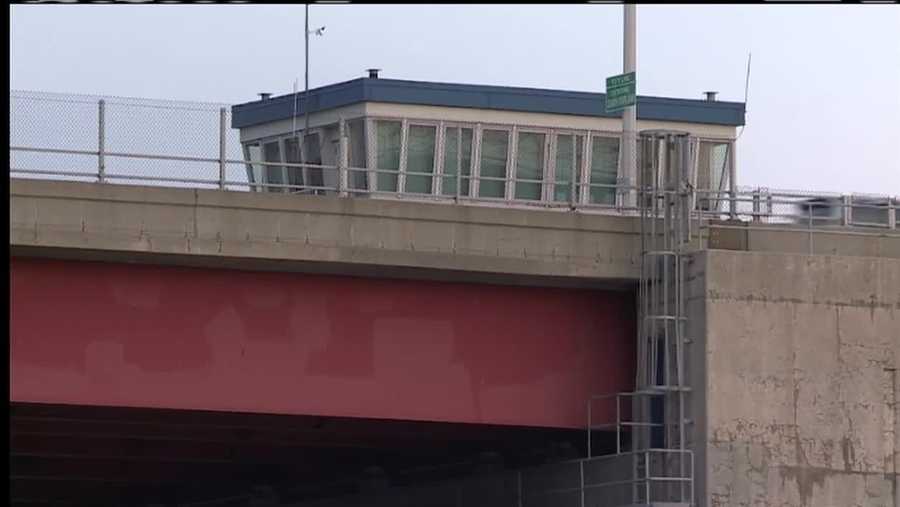The Maine Department of Transportation will move forward on a decision to let a Florida company operate the Casco Bay Bridge.