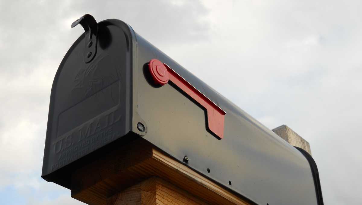 Postal worker charged with mail theft in West Palm Beach