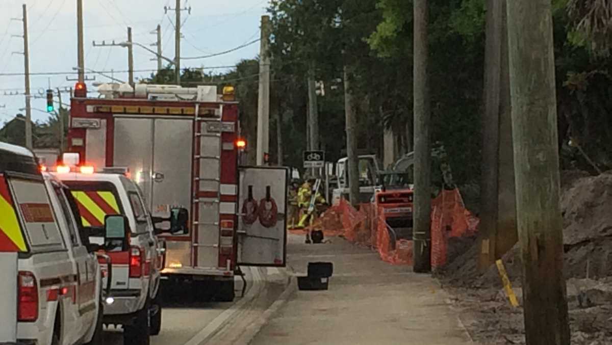All lanes blocked on S. Federal Hwy due to gas leak