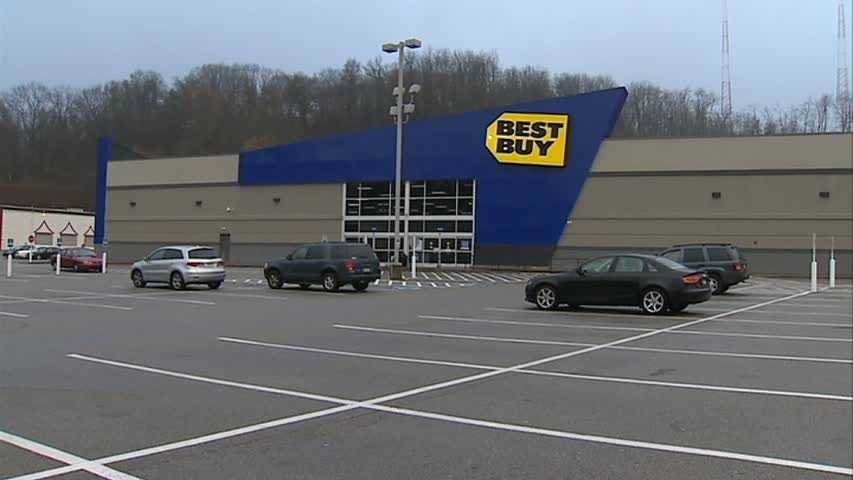 Police Burglary suspects spotted on roof of McKnight Road Best Buy