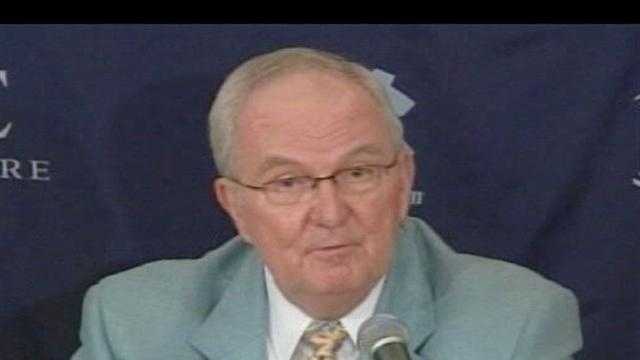 North Carolina radio play-by-play announcer Woody Durham says the time is right for him to retire after 40 years of calling some of the biggest sports moments in school history.