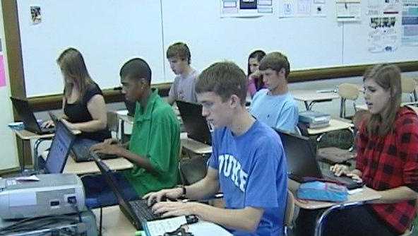 North Carolina: Carver High School students fight, one pulls out scissors - Vimarsana News