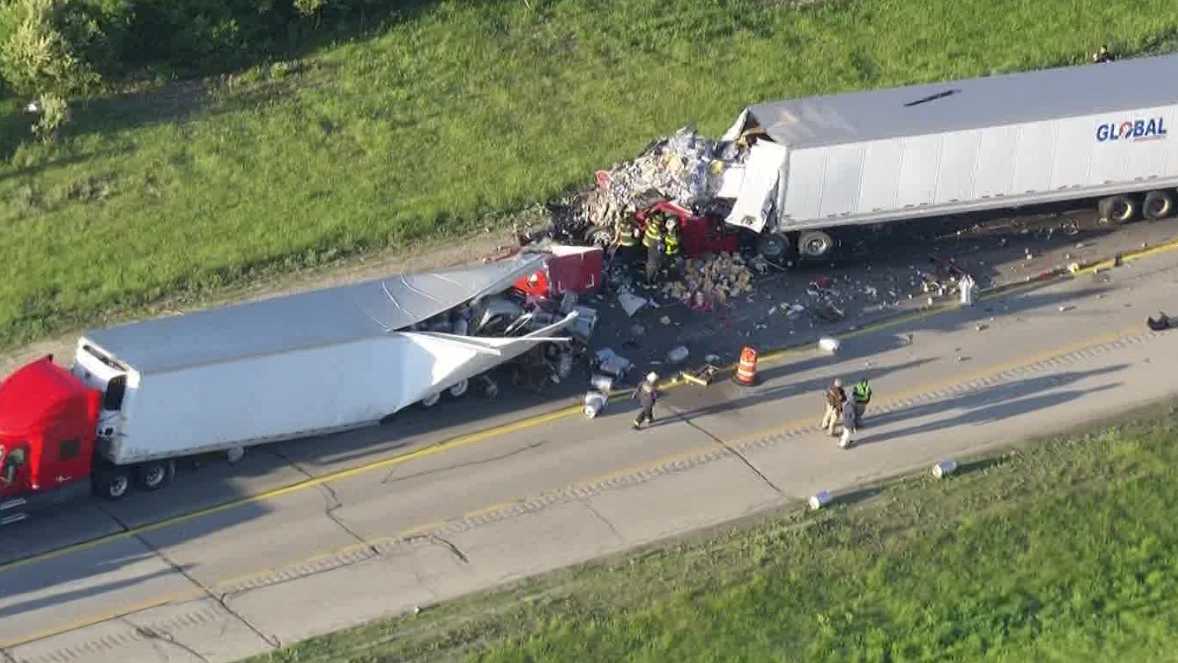 Fatal semi truck crash shuts down I-43 North in Waukesha County - WISN
