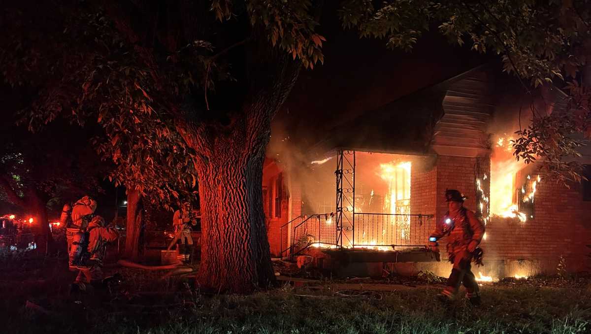 Crews battle fire at vacant home in Wyandotte neighborhood