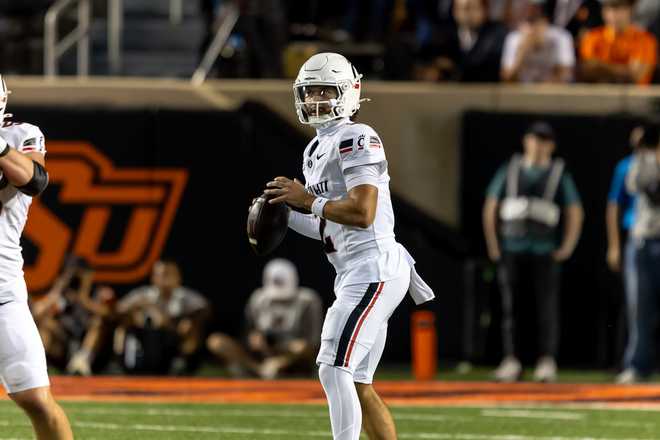 Cincinnati quarterback Brendan Sorsby (2) passes the ball in the first half of an NCAA college football game against Oklahoma State Saturday, Oct. 18, 2025, in Stillwater, Okla.