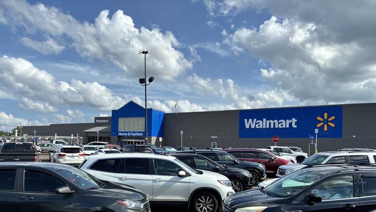 Bomb threat called into Walmart in Clinton