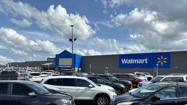 Bomb threat called into Walmart in Clinton