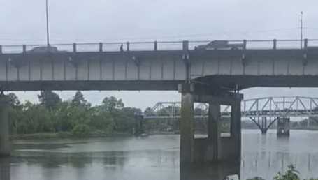 Tanker truck plunges off Meighan Bridge into Coosa River in Gadsden