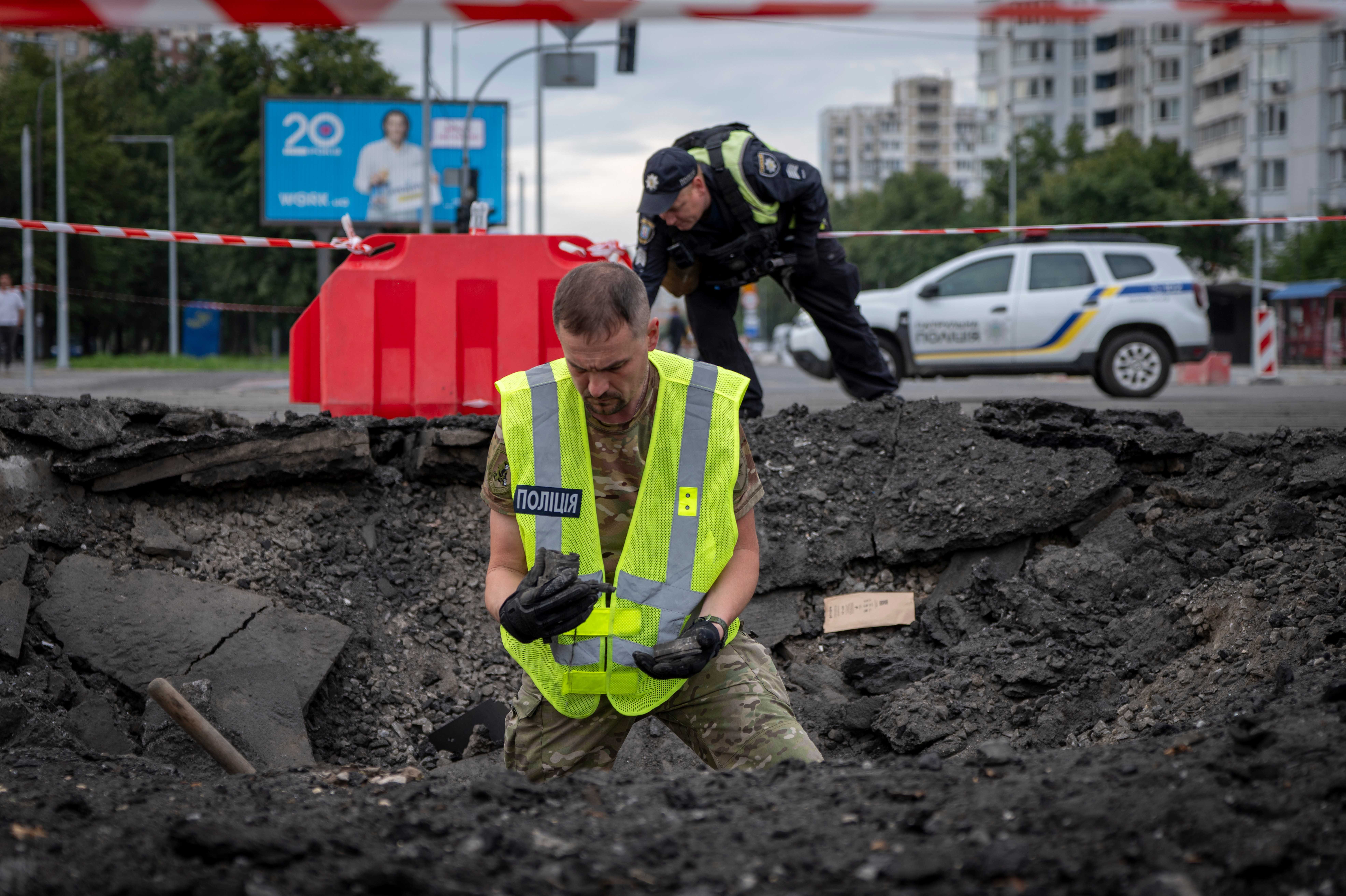Russian attacks kill 2, wound 12 as Ukrainian forces target oil tankers