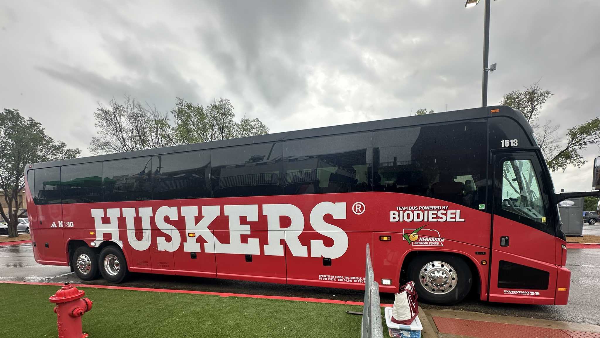 Women's College World Series sees some rainy weather during practices