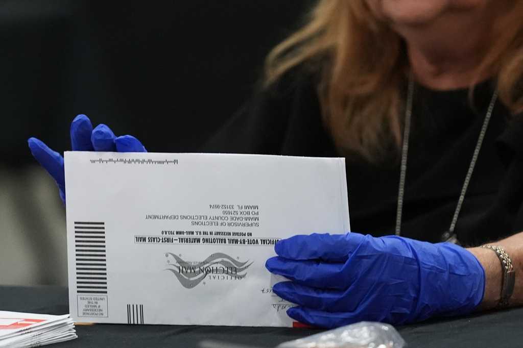 Judge again blocks Trump mail ballot executive order
