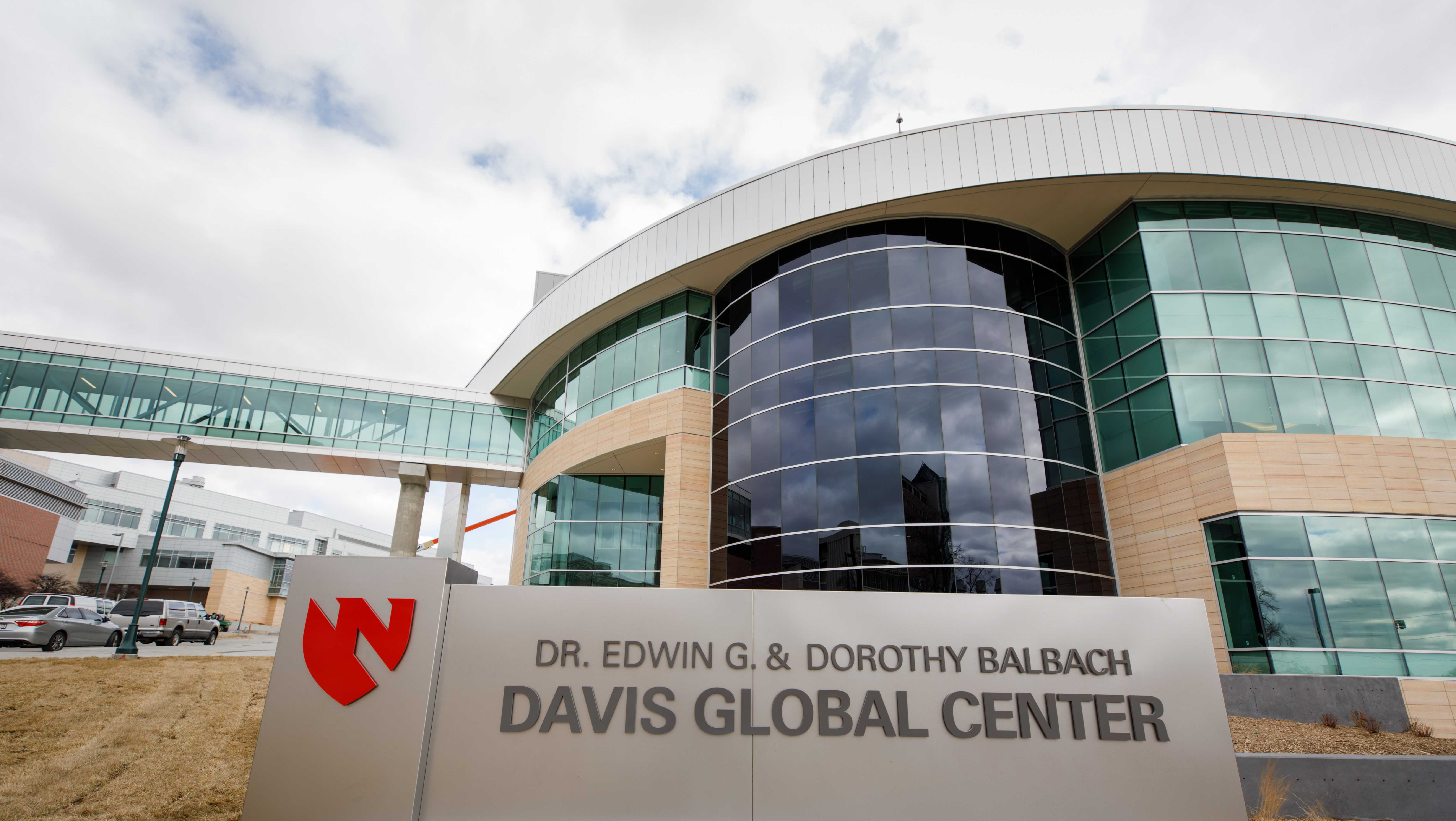 Nebraska leaders tout world-class care for cruise ship passengers exposed to hantavirus