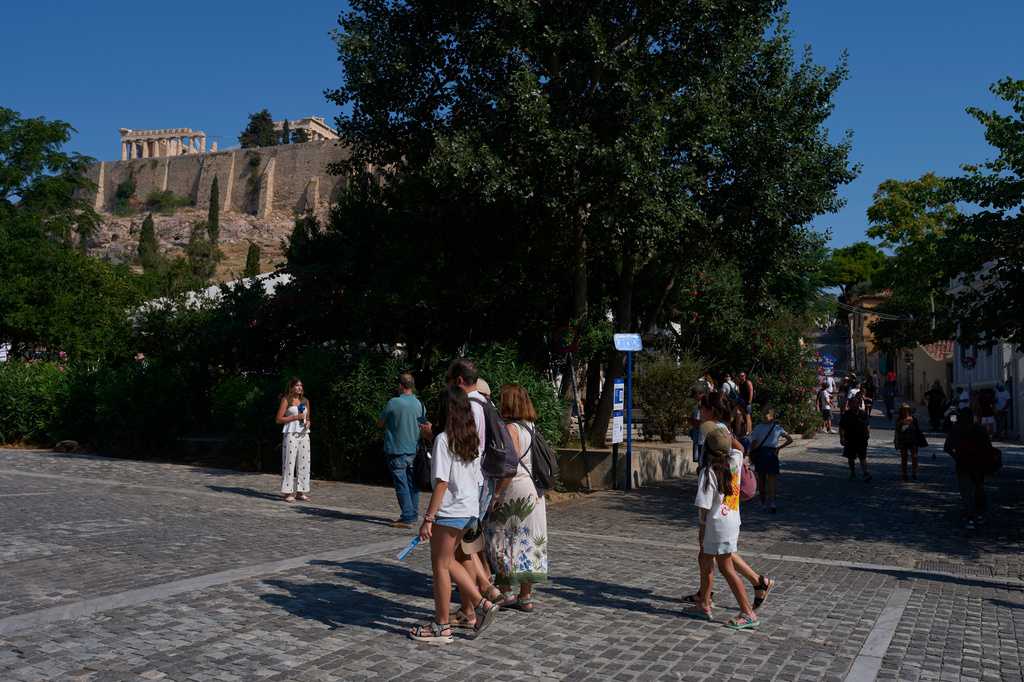 Man stabs and wounds tourists near the Acropolis in Athens, Greece