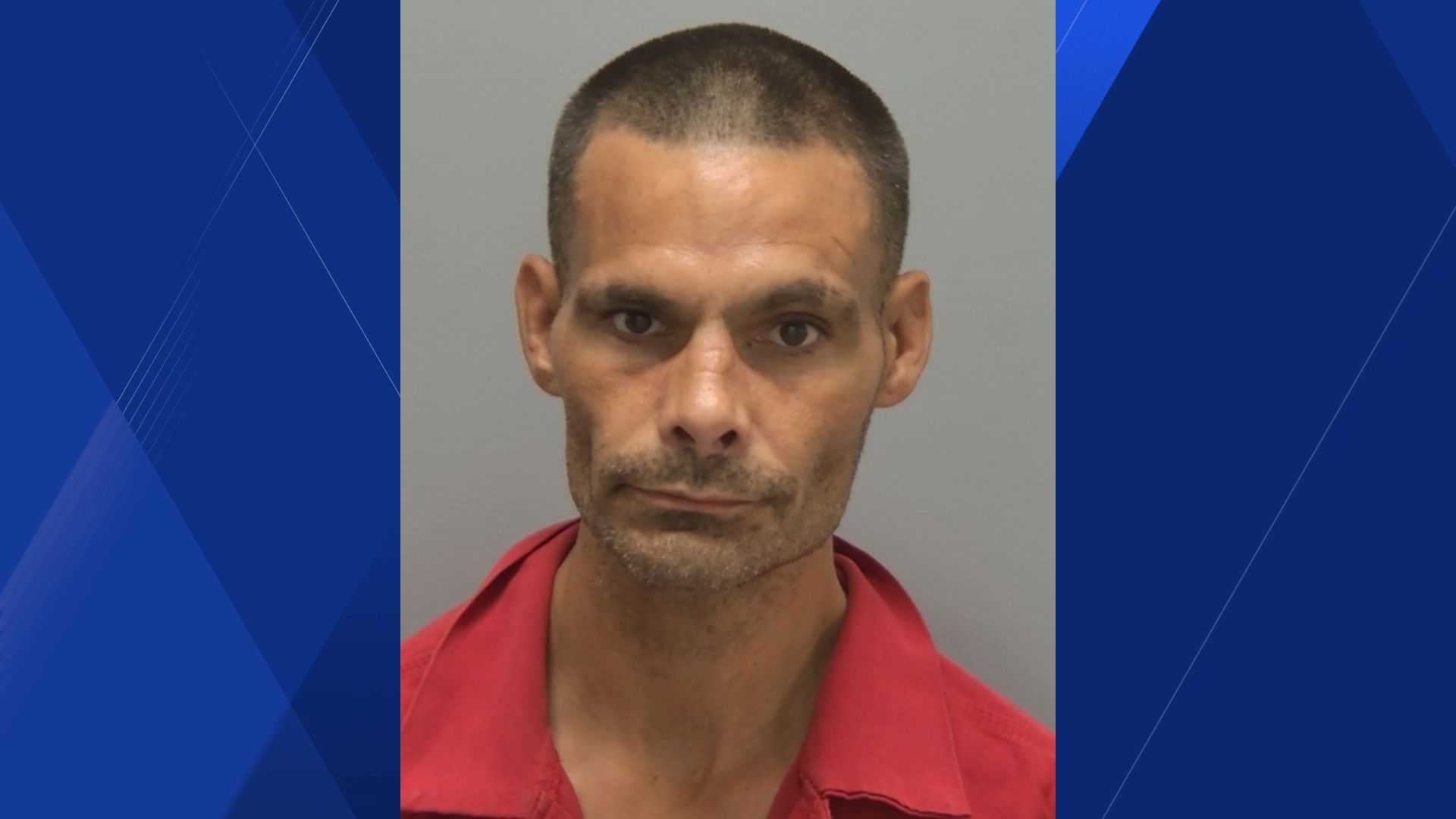 Fort Myers man accused of probation violation following conviction for stealing tools from store