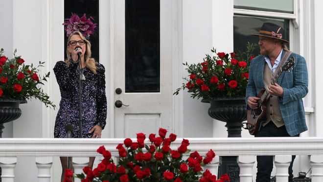 tedeschi trucks band performs national anthem at derby 152