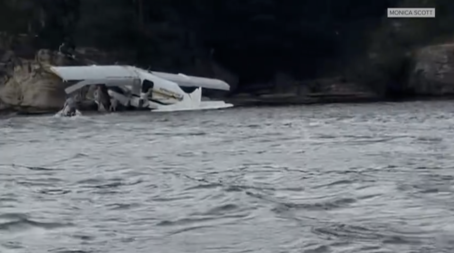 VIDEO: Seaplane crashes off Washington coast, 11 people rescued