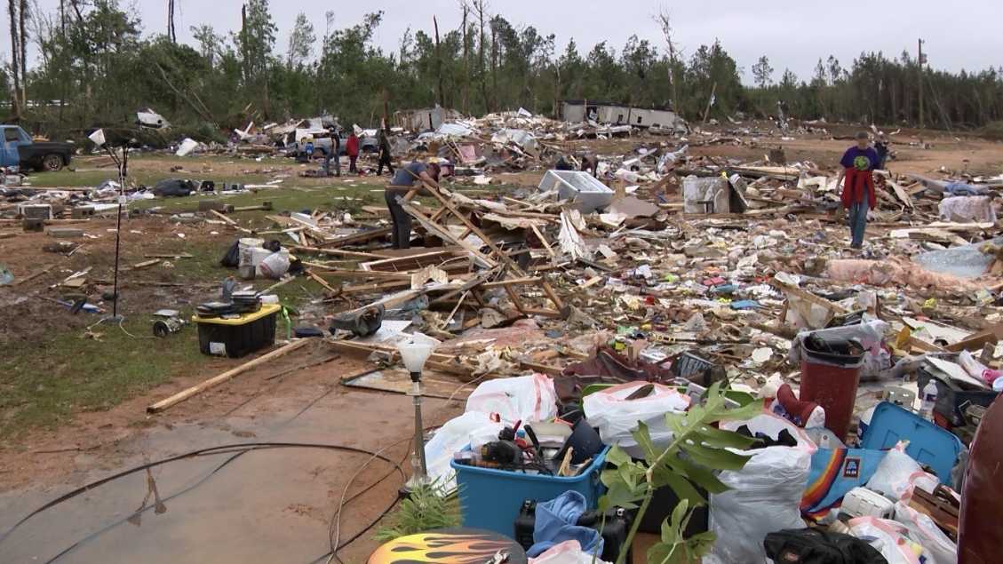 Tornado devastates Lincoln County mobile home park as community rallies to help