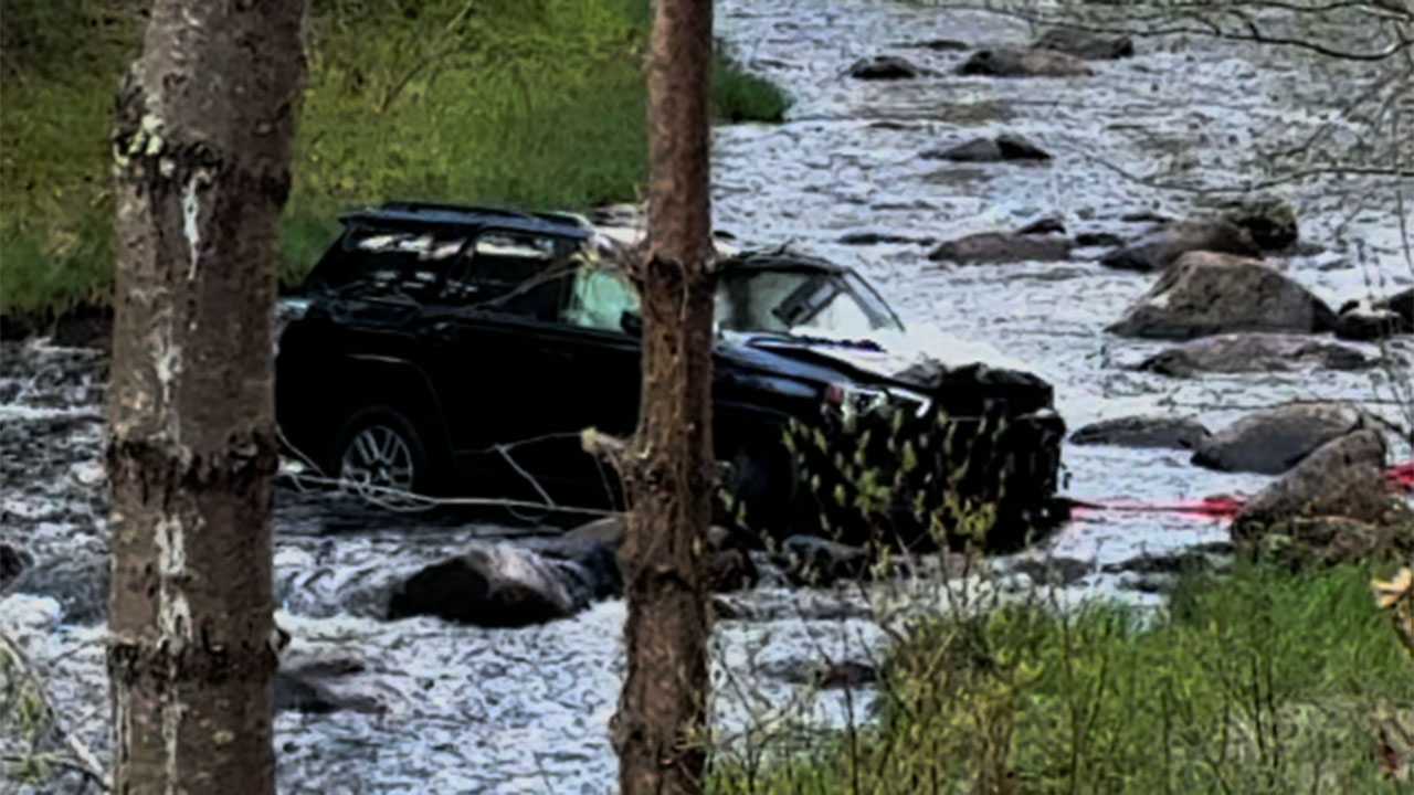 Car crashes into Souhegan River in Wilton; Two bystanders assist driver