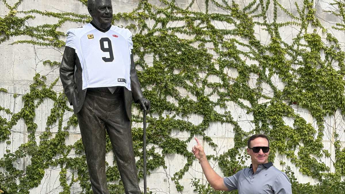 Watch Drew Brees react to Gayle Benson surprising him with his jersey on Tom Benson's HOF statue