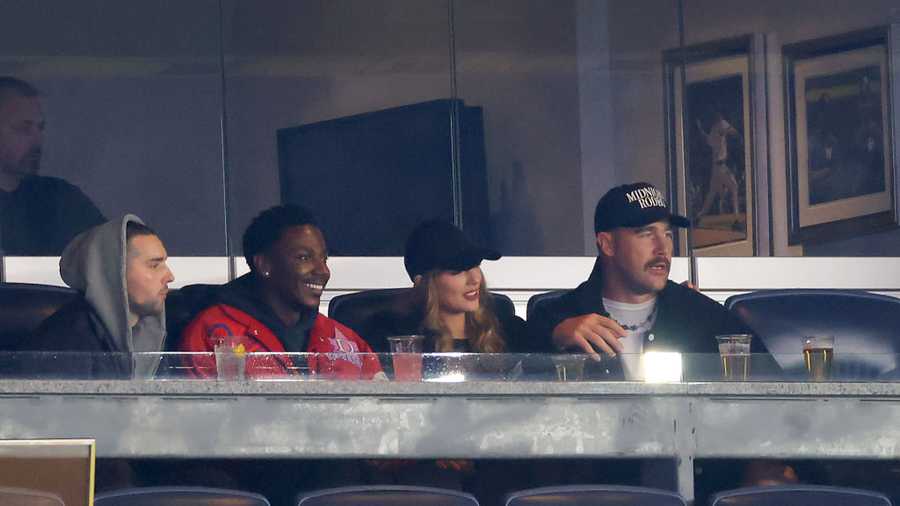 Taylor Swift and Travis Kelce gallery