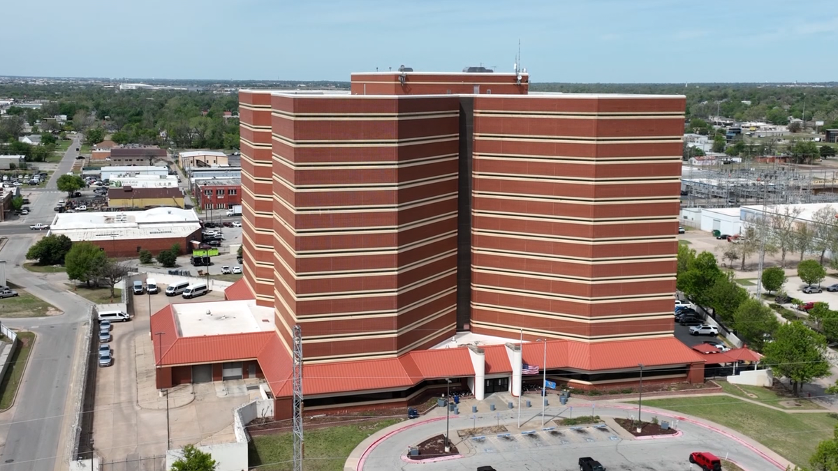 Oklahoma County sheriff to end inmate transportation services by June