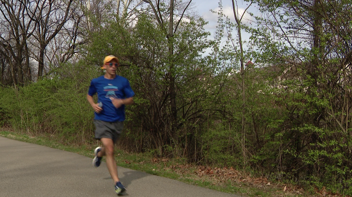 ‘Cancer is like running a marathon': Pittsburgh man runs half-marathon, honors late mother