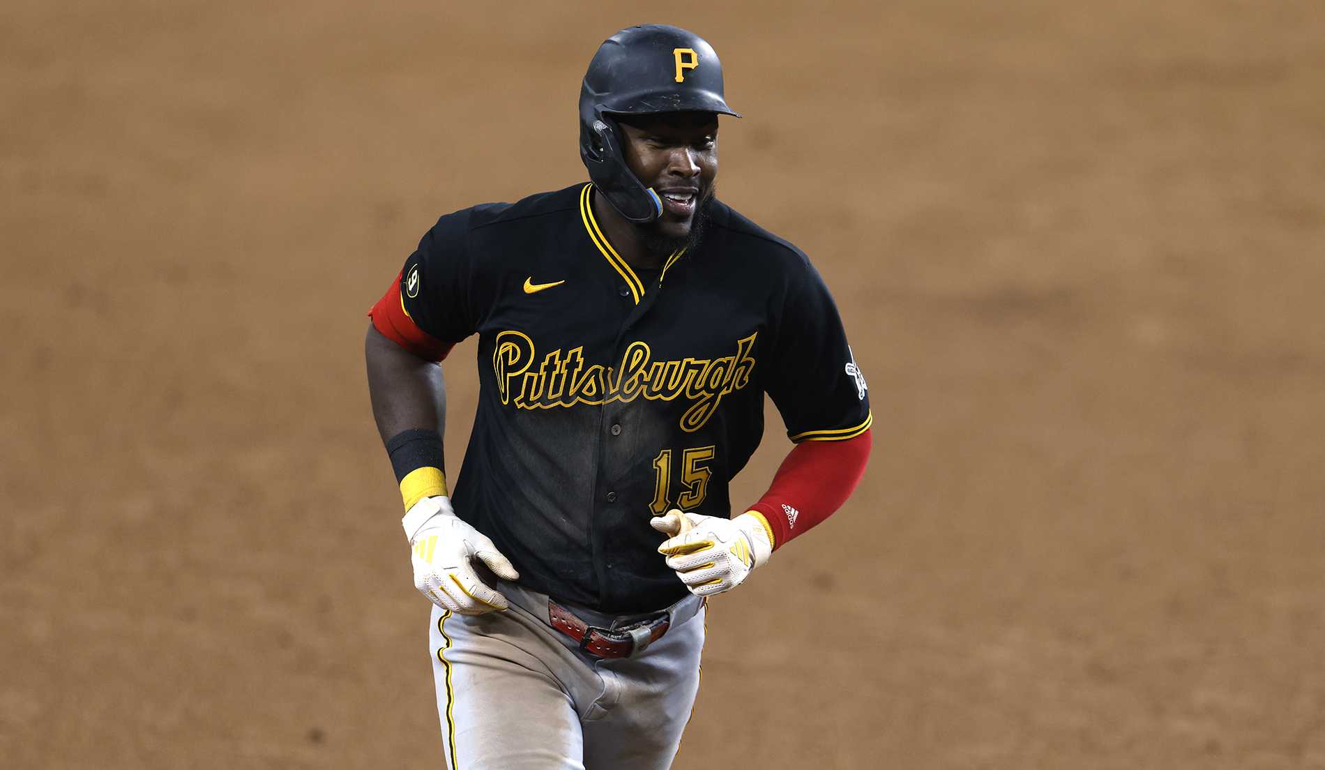 Oneil Cruz home run strikes top of foul pole at 116.9 mph