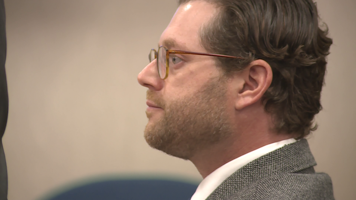 Burlington man pleads not guilty to stalking city mayor