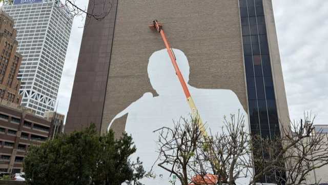 Milwaukee mural honors Bob Uecker with 100-foot tribute - WISN